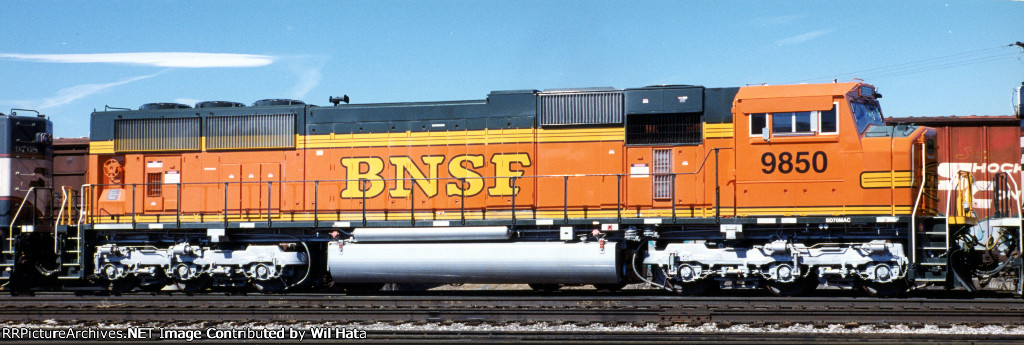 BNSF SD70MAC 9850